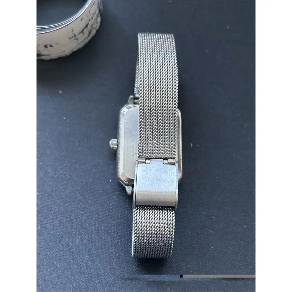 Unbranded this stylish